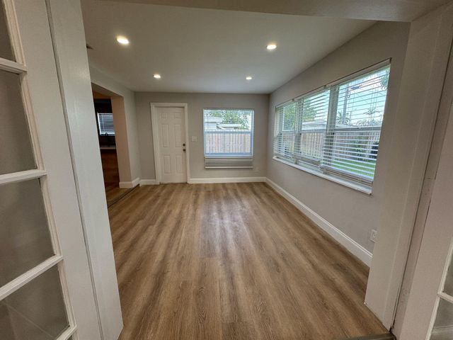 7571 Eaton St, Hollywood, FL 33024