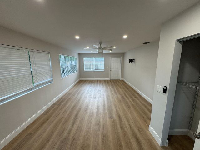 7571 Eaton St, Hollywood, FL 33024