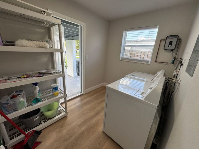 7571 Eaton St, Hollywood, FL 33024