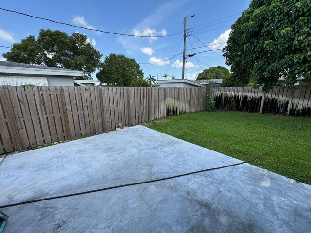 7571 Eaton St, Hollywood, FL 33024