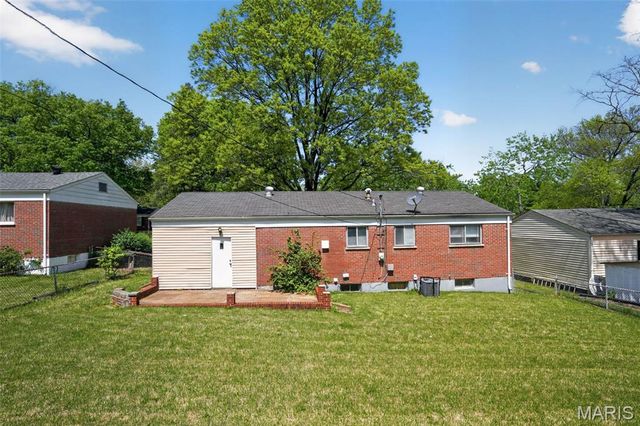 1748 Atmore Drive, St Louis, MO 63136