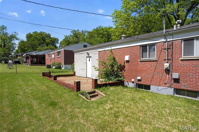 1748 Atmore Drive, St Louis, MO 63136