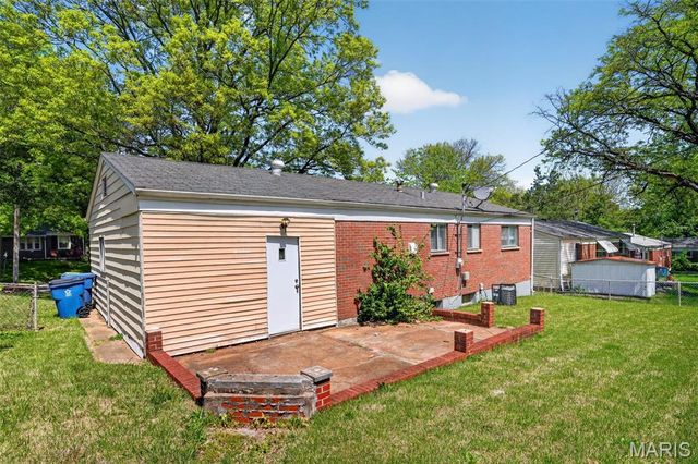 1748 Atmore Drive, St Louis, MO 63136
