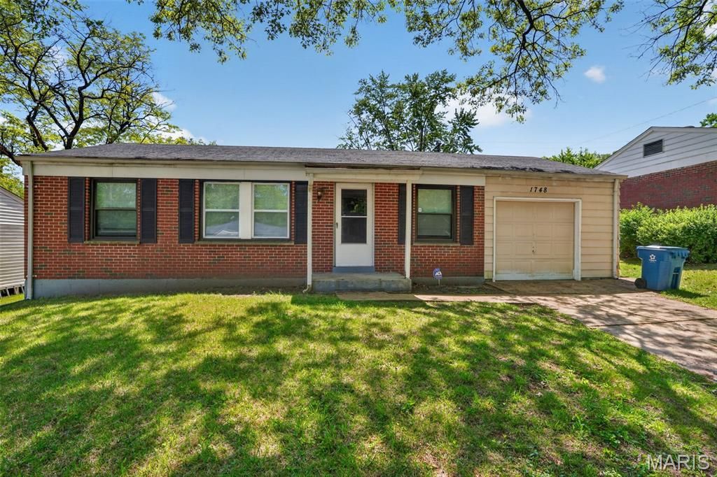 1748 Atmore Drive, St Louis, MO 63136