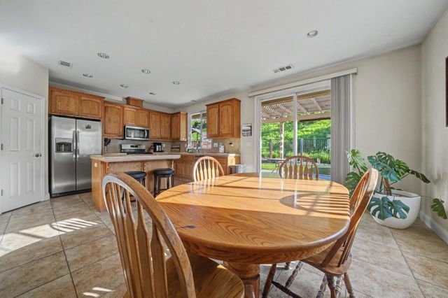 290 Gold Creek Dr, Valley Springs, CA 95252