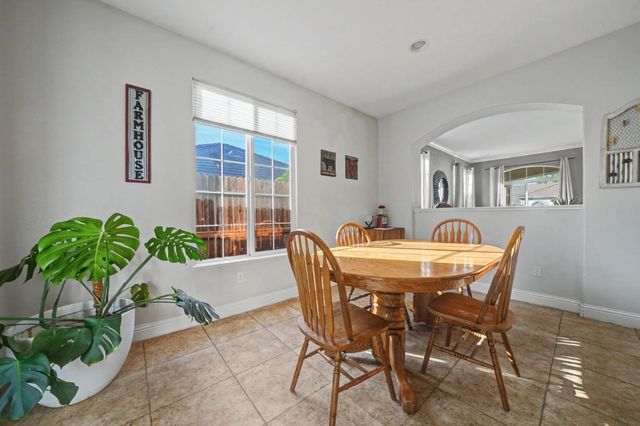 290 Gold Creek Dr, Valley Springs, CA 95252