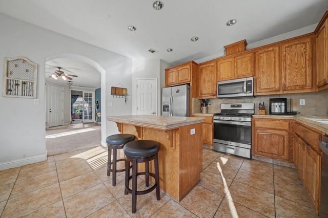 290 Gold Creek Dr, Valley Springs, CA 95252