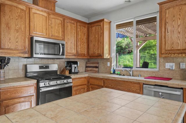 290 Gold Creek Dr, Valley Springs, CA 95252