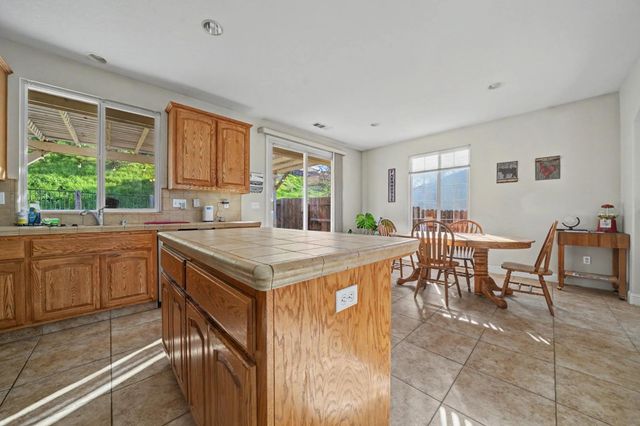 290 Gold Creek Dr, Valley Springs, CA 95252