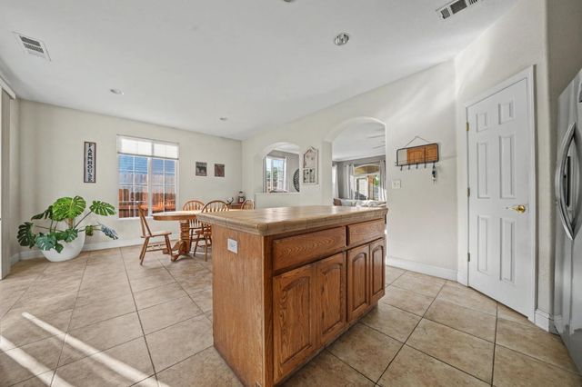 290 Gold Creek Dr, Valley Springs, CA 95252