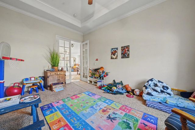 290 Gold Creek Dr, Valley Springs, CA 95252