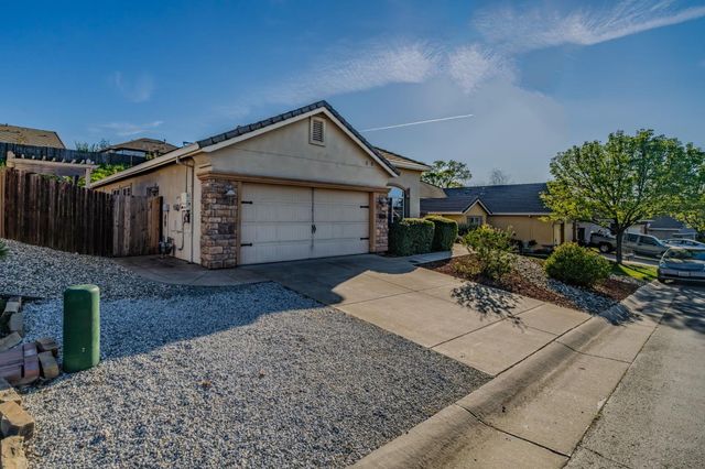 290 Gold Creek Dr, Valley Springs, CA 95252