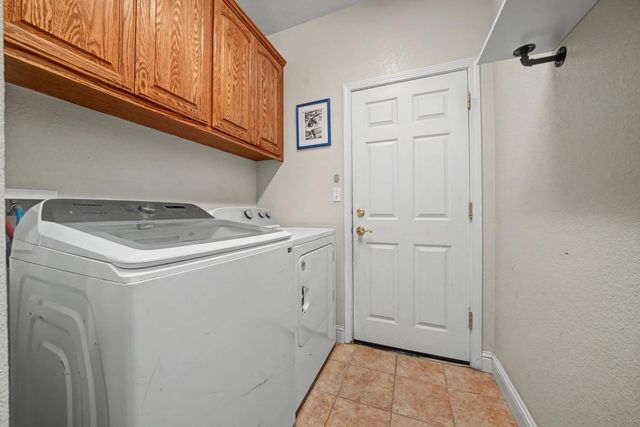 290 Gold Creek Dr, Valley Springs, CA 95252