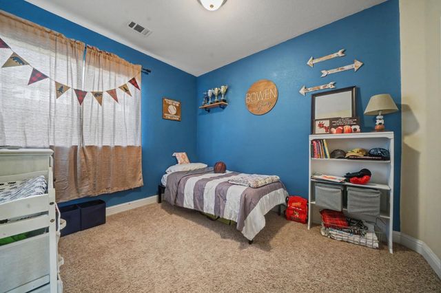 290 Gold Creek Dr, Valley Springs, CA 95252