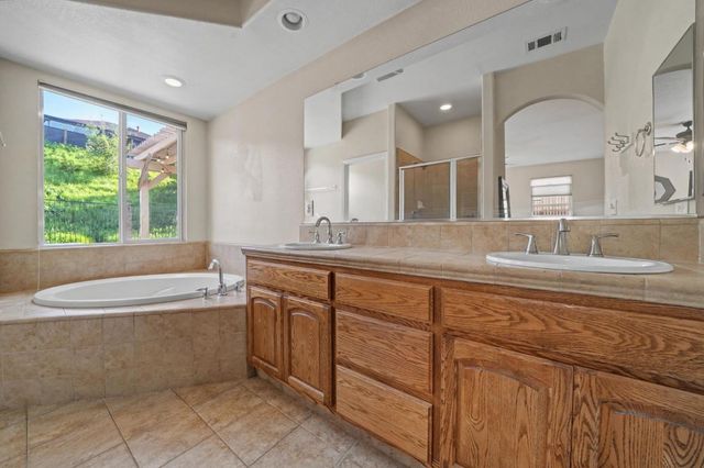 290 Gold Creek Dr, Valley Springs, CA 95252