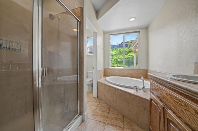 290 Gold Creek Dr, Valley Springs, CA 95252