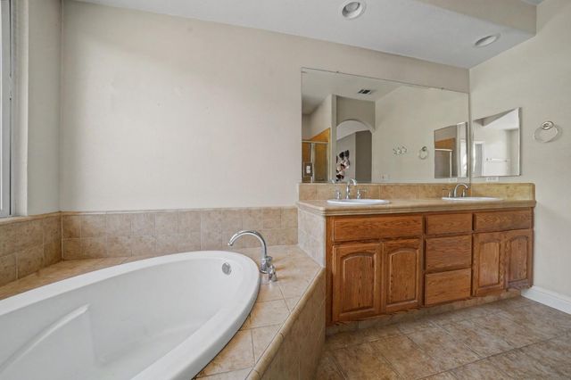 290 Gold Creek Dr, Valley Springs, CA 95252