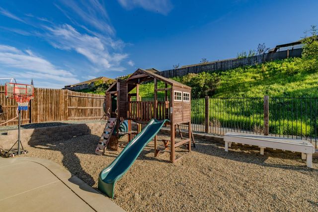 290 Gold Creek Dr, Valley Springs, CA 95252