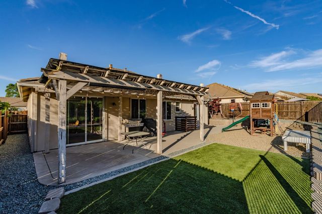 290 Gold Creek Dr, Valley Springs, CA 95252