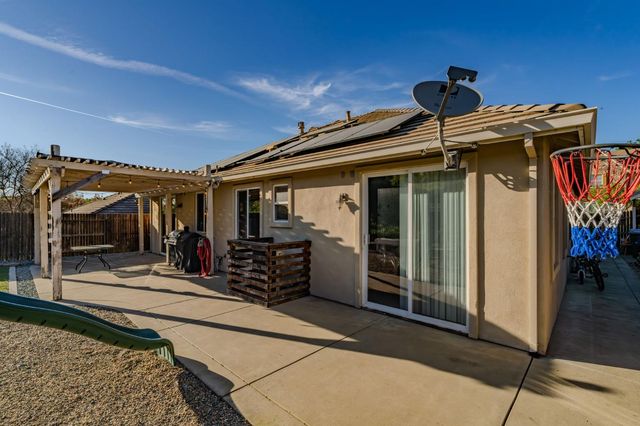 290 Gold Creek Dr, Valley Springs, CA 95252