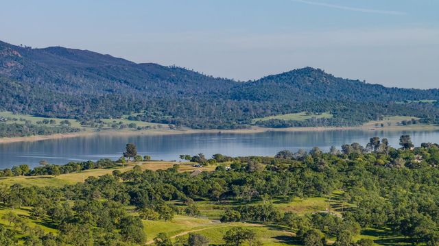 290 Gold Creek Dr, Valley Springs, CA 95252