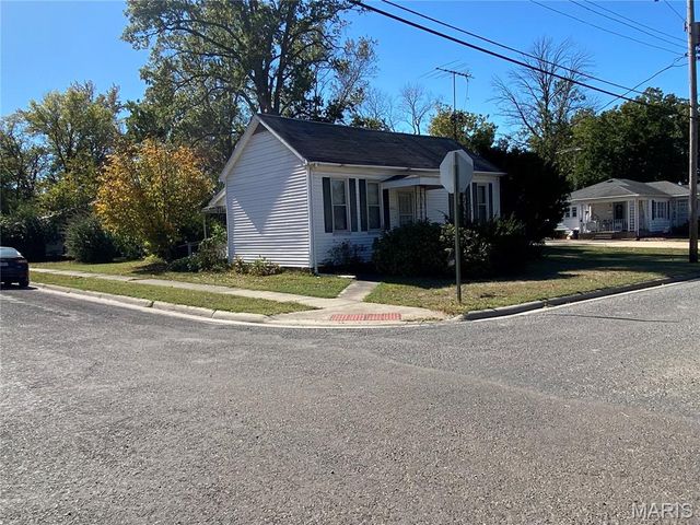 482 E Walnut Street, Nashville, IL 62263