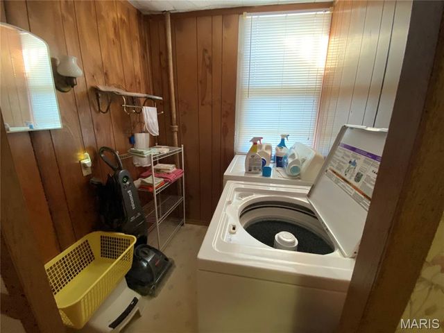 482 E Walnut Street, Nashville, IL 62263