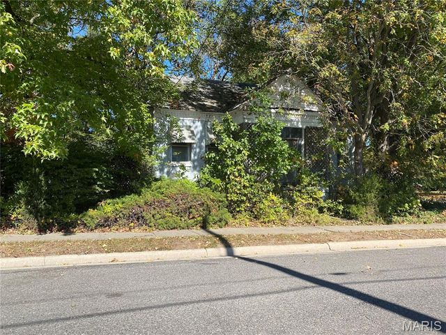 482 E Walnut Street, Nashville, IL 62263