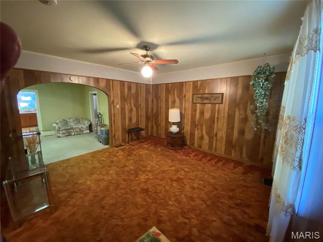 482 E Walnut Street, Nashville, IL 62263