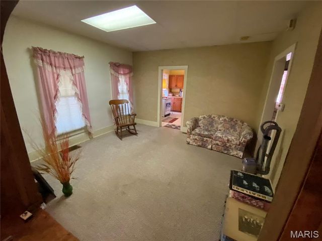 482 E Walnut Street, Nashville, IL 62263