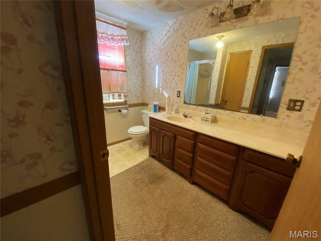 482 E Walnut Street, Nashville, IL 62263