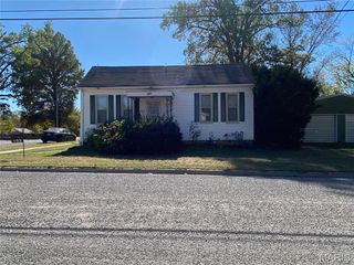 482 E Walnut Street, Nashville, IL 62263