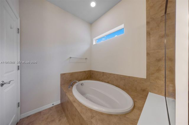 932 Banyan Dr, Hollywood, FL 33021