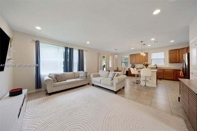 932 Banyan Dr, Hollywood, FL 33021