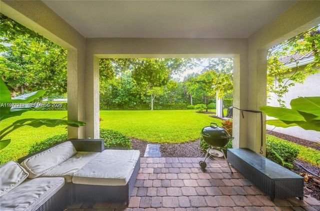 932 Banyan Dr, Hollywood, FL 33021