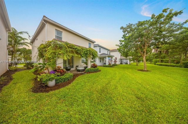 932 Banyan Dr, Hollywood, FL 33021