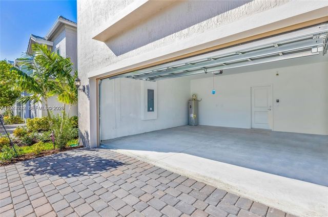 932 Banyan Dr, Hollywood, FL 33021