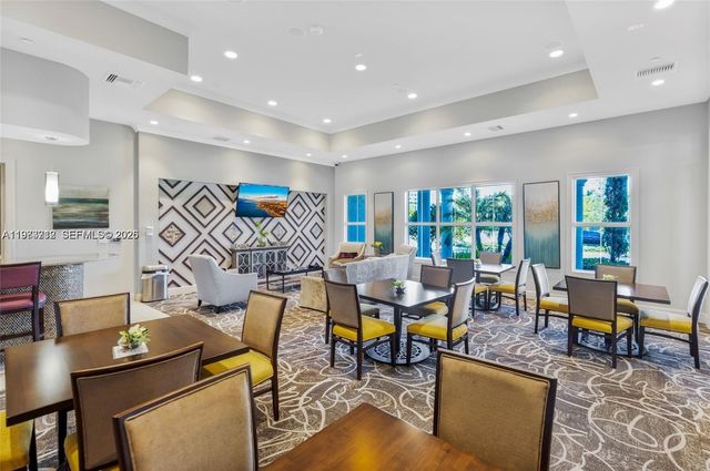 932 Banyan Dr, Hollywood, FL 33021