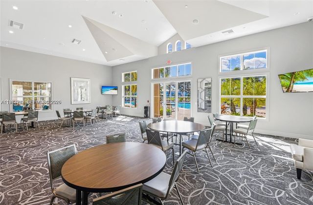 932 Banyan Dr, Hollywood, FL 33021