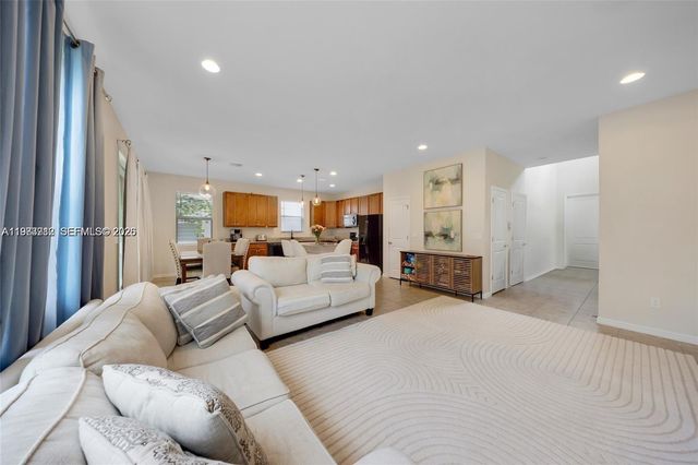 932 Banyan Dr, Hollywood, FL 33021