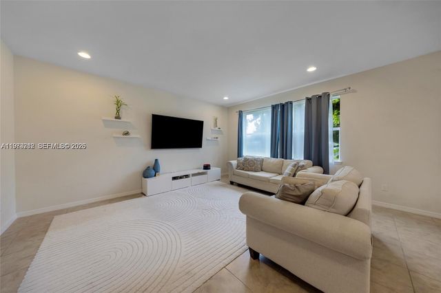 932 Banyan Dr, Hollywood, FL 33021