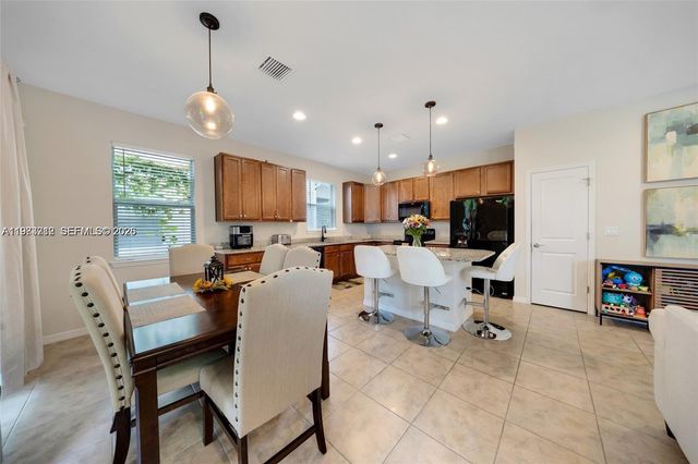 932 Banyan Dr, Hollywood, FL 33021