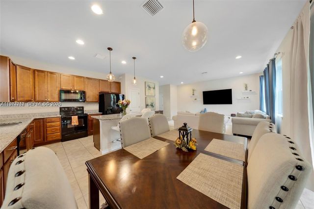 932 Banyan Dr, Hollywood, FL 33021