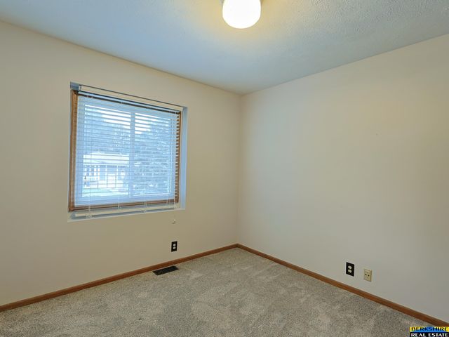 5825 N 127 Avenue Circle, Omaha, NE 68164