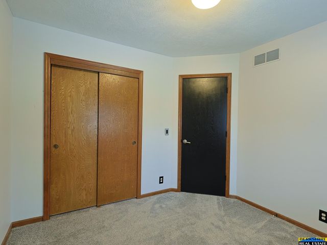 5825 N 127 Avenue Circle, Omaha, NE 68164