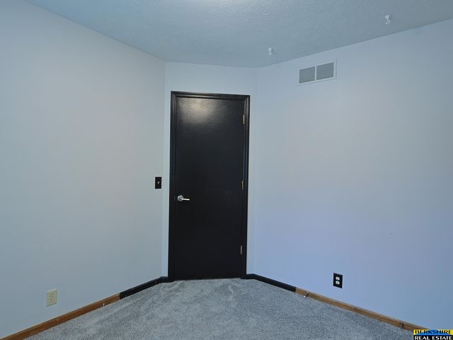 5825 N 127 Avenue Circle, Omaha, NE 68164