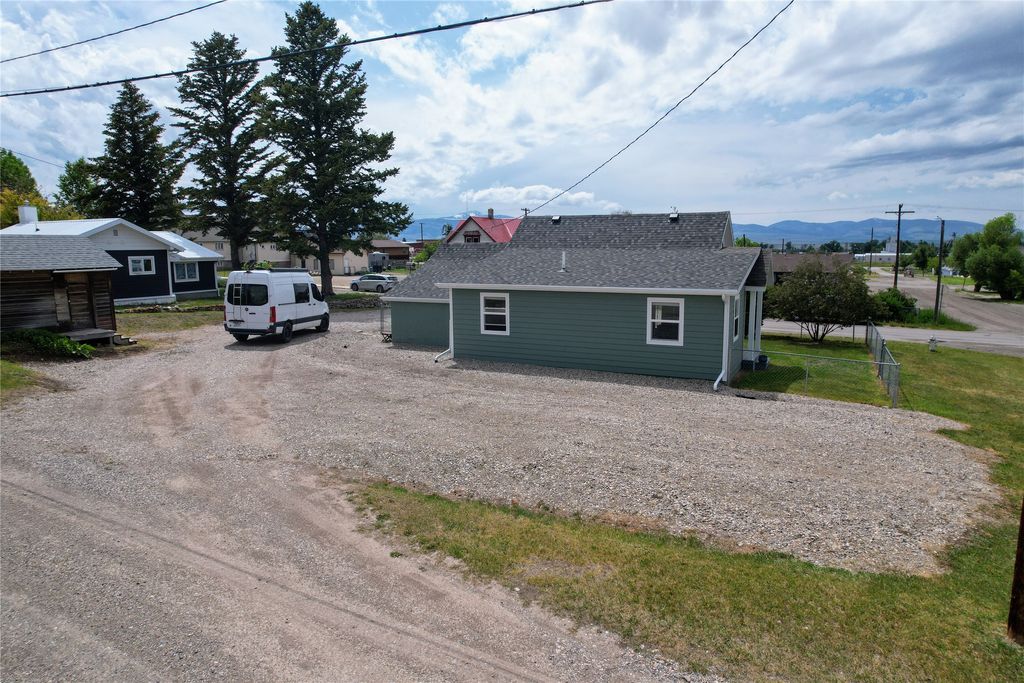 Image 16 of property listing at 102 E Chilton Street, White Sulphur Springs, MT 59645