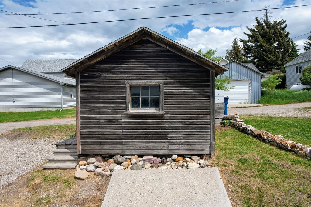 Image 18 of property listing at 102 E Chilton Street, White Sulphur Springs, MT 59645