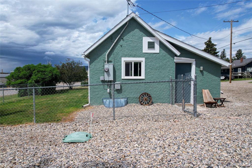 Image 21 of property listing at 102 E Chilton Street, White Sulphur Springs, MT 59645