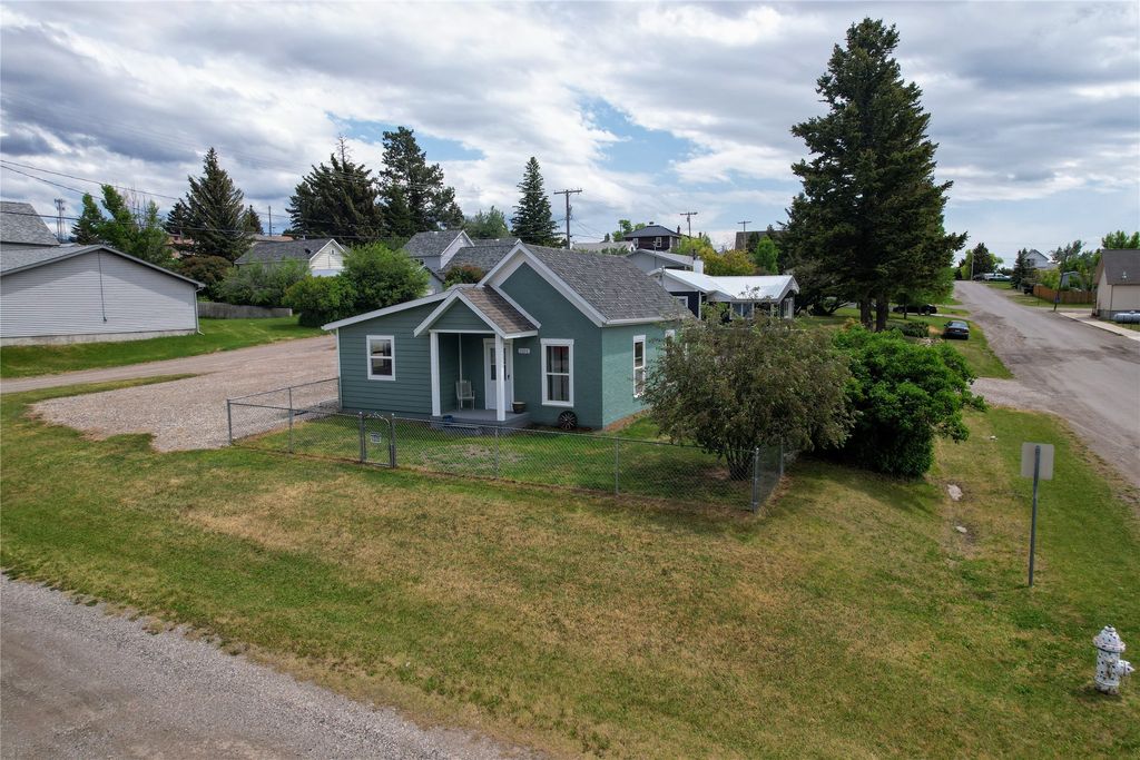 Image 24 of property listing at 102 E Chilton Street, White Sulphur Springs, MT 59645